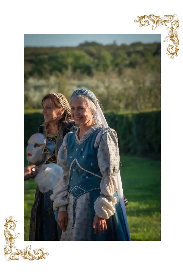 Dame in costume rinascimentale
